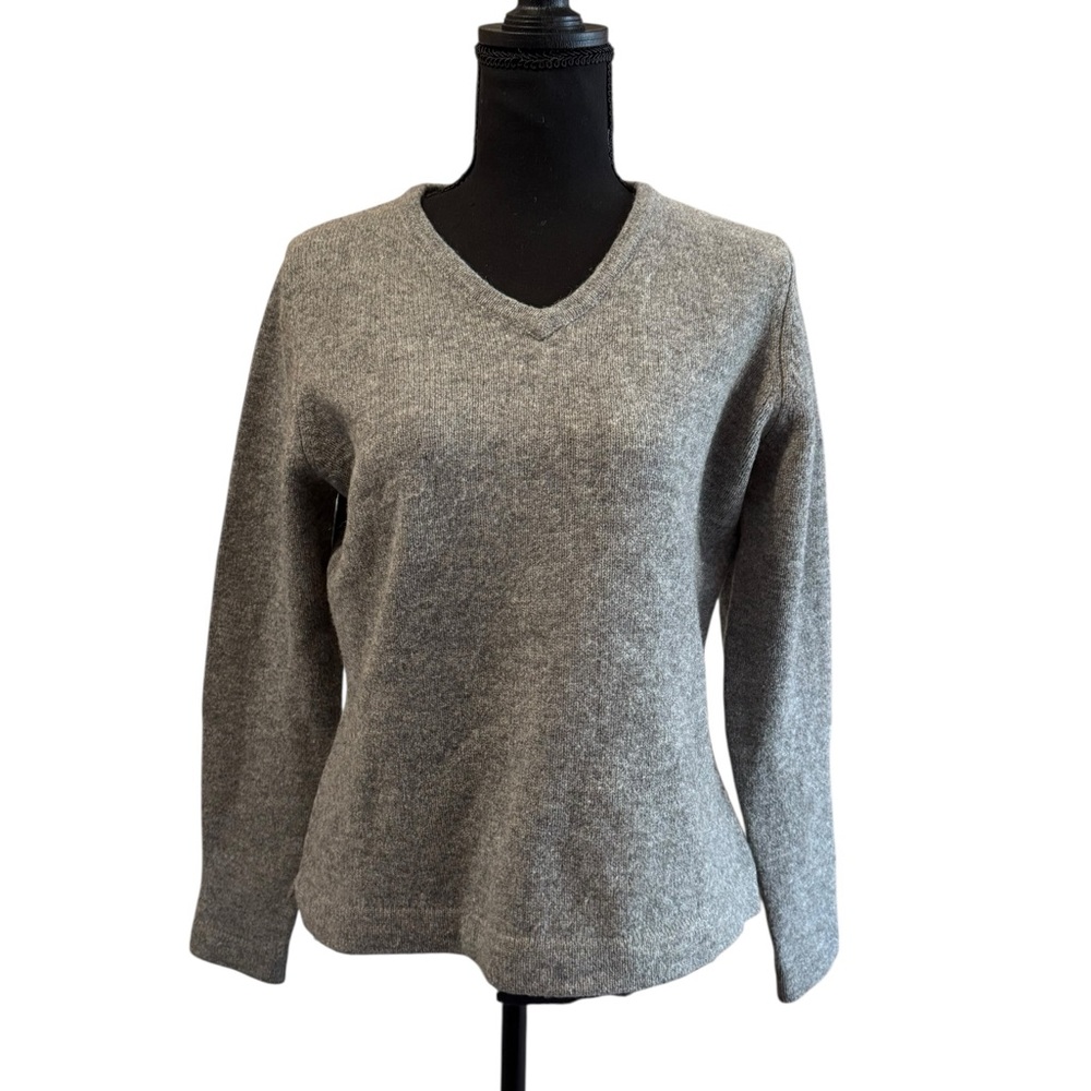 Women’s GAP gray lambswool V-neck sweater size M